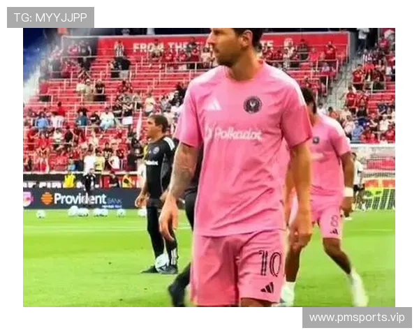 梅西苏亚雷斯抵达引爆球迷热情当地盛况空前城市欢腾迎接传奇双星